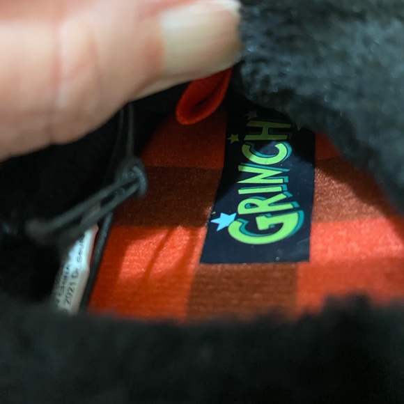 🎄Grinch Christmas Black Fuzzy & Appliqué Baby Pre Walk Slippers - 5 - Picture 8 of 10